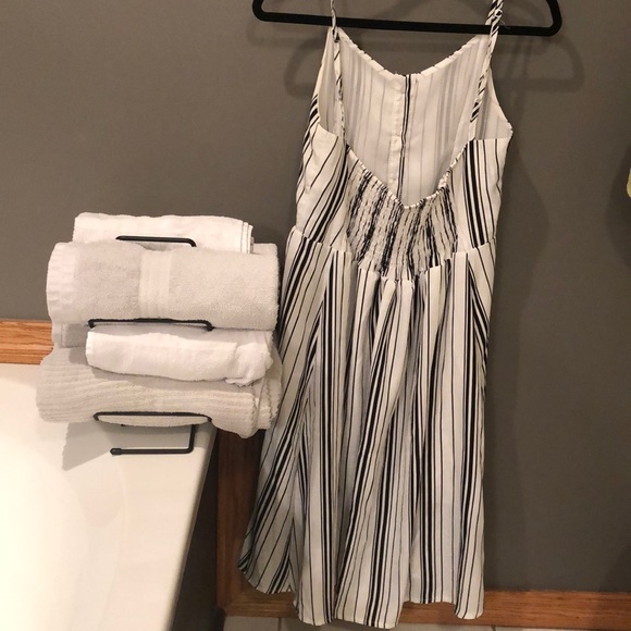 Pinstripe midi dress with pockets - Picture 4 of 4